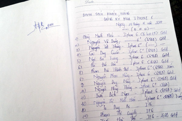 Xếp hàng cả đêm để đợi mua siêu phẩm iPhone 6 tại Hà Nội ảnh 4