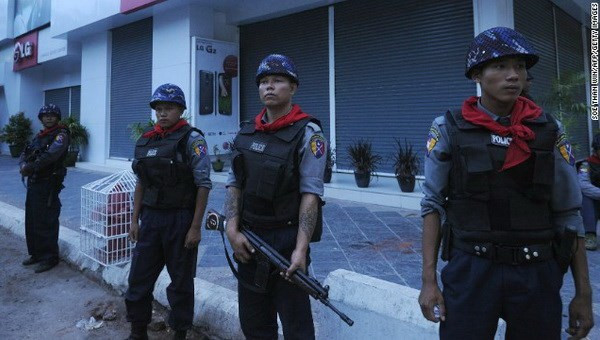 Cảnh sát Myanmar. (Nguồn: AFP/TTXVN) Myanmar bắt hơn 200 đối tượng buôn lậu ma túy với Thái Lan ảnh 1
