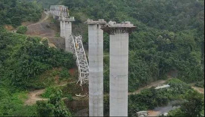 Ấn Độ: Sập cầu đường sắt khiến ít nhất 17 công nhân thiệt mạng ảnh 1