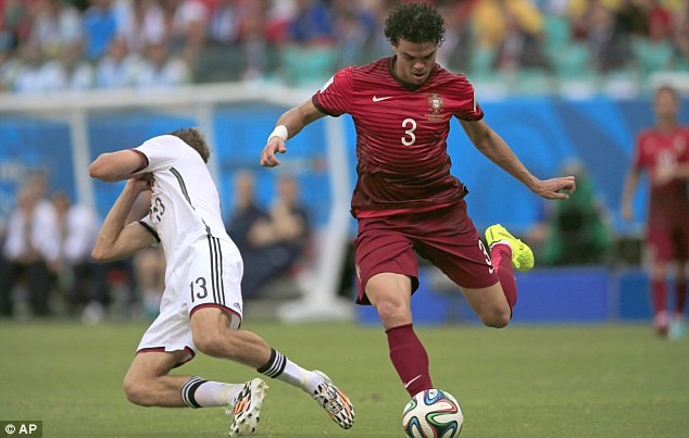 Cận cảnh tình huống nhận thẻ đỏ gây tranh cãi của Pepe ảnh 3