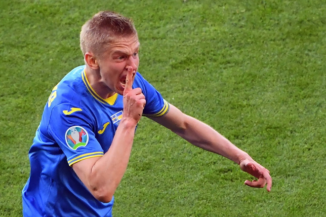 Oleksandr Zinchenko tỏa sáng giúp Ukraine vào tứ kết EURO 2020. (Ảnh: AFP/TTXVN) HLV Shevchenko khẳng định Ukraine không sợ đội tuyển Anh ảnh 1
