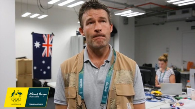 Nhiếp ảnh gia bị giật đồ trị giá 40.000 USD chỉ trong 10 giây ảnh 1