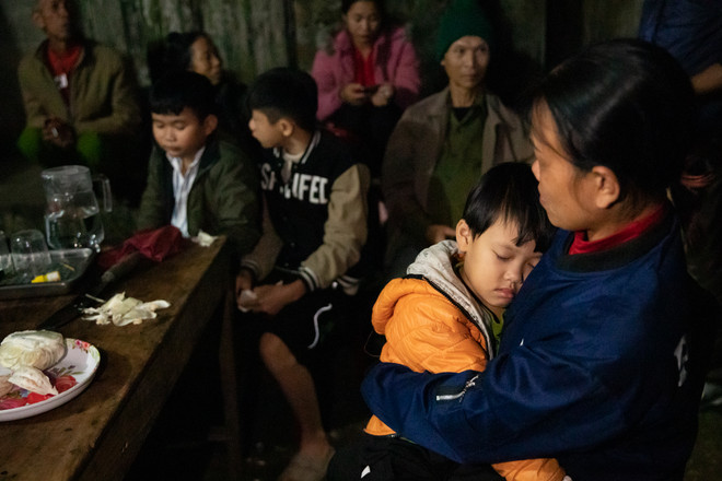 Nhiều trường hợp người dân vì quá khổ sở bởi ô nhiễm đã gửi đơn, tâm thư cầu cứu nhưng "kết quả thanh tra luôn đứng về phía doanh nghiệp." (Ảnh: Hoài Nam/Vietnam+) Phát triển trước, chạy chữa sau: Hiểm họa 'phá môi trường lấy kinh tế' ảnh 3