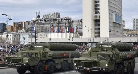 Bộ Quốc phòng Nga tiếp nhận hệ thống tên lửa phòng không S-400 mới ảnh 1