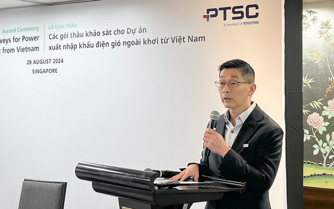 Ông Wong Kim Yin, Chủ tịch và Tổng giám đốc Tập đoàn Sembcorp Industries phát biểu tại buổi lễ. (Ảnh: Tất Đạt/TTXVN) ttxvn viet_nam_-_singapore_dat_buoc_tien_trong_du_an_xuat_khau_dien_tai_tao2.jpg
