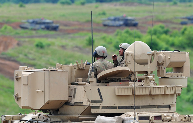 Mỹ sẽ triển khai vũ khí hạng nặng tại Ba Lan trong năm 2016 ảnh 1