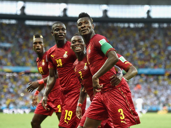 Máy bay Ghana chở 3 triệu USD tiền mặt tiếp sức cho đội nhà ảnh 1