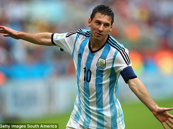 Lionel Messi san bằng kỷ lục của huyền thoại Diego Maradona ảnh 1