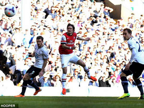 Video siêu phẩm của Tomas Rosiky hạ gục Tottenham ảnh 1