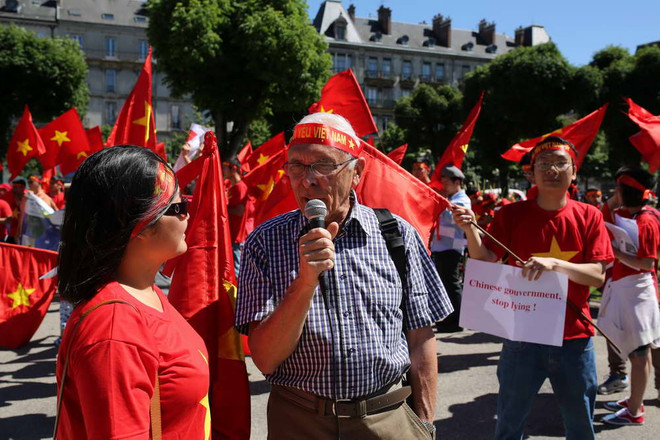 Tuần hành tại Pháp yêu cầu Trung Quốc rút giàn khoan ảnh 3