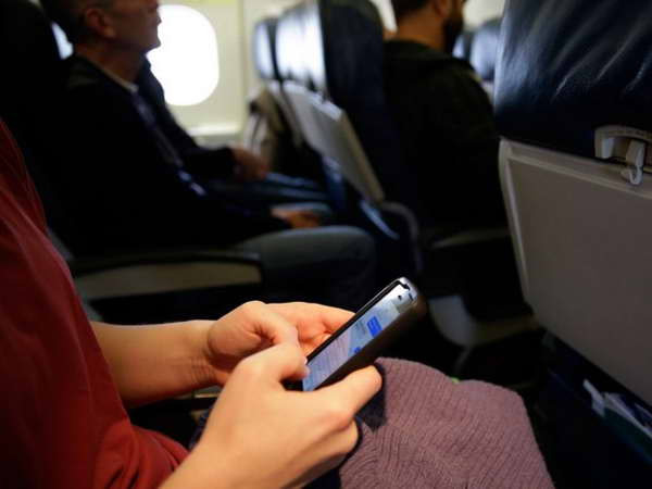 Canada cho phép khách dùng thiết bị điện tử trên máy bay ảnh 1