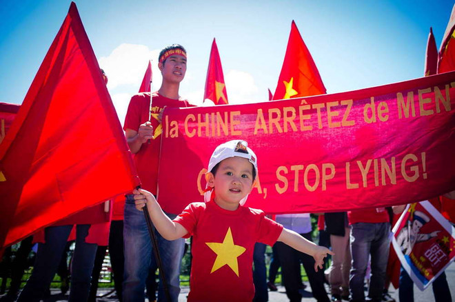 Tuần hành tại Pháp yêu cầu Trung Quốc rút giàn khoan ảnh 4