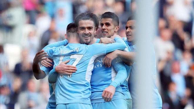 Man City trở lại ngôi đầu Premier League. (Nguồn: Getty Images) Premier League: Man City hơn Liverpool 3 điểm, Arsenal chắc top 4 ảnh 1