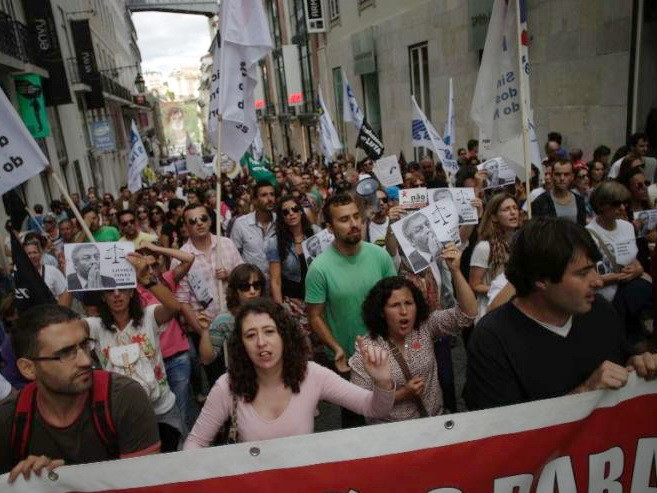 40.000 người Bồ Đào Nha phản đối cắt giảm ngân sách giáo dục ảnh 1