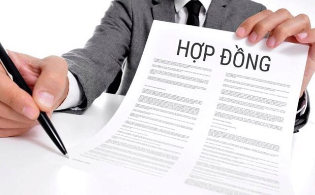 Khách hàng không nên mua các hợp đồng bảo hiểm nhân thọ với tâm lý ủng hộ người quen cũng như “lười đọc, lười tìm hiểu” mà thiệt hại đến chính quyền lợi của mình. (Ảnh minh họa) Bảo hiểm nhân thọ: Lắp “tay vịn cho cầu thang” không chỉ để trang trí ảnh 3