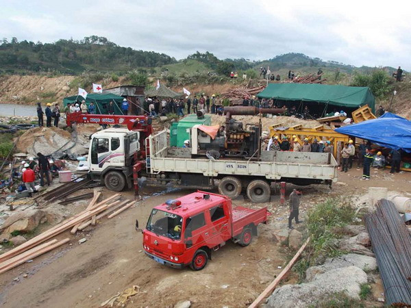 Tăng cán bộ, kỹ sư mỏ cứu hộ vụ sập hầm thủy điện Đạ Dâng ảnh 1