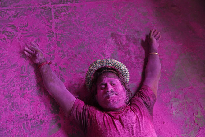 Sắc màu bao phủ Ấn Độ trong lễ hội Holi của người Hindu ảnh 8