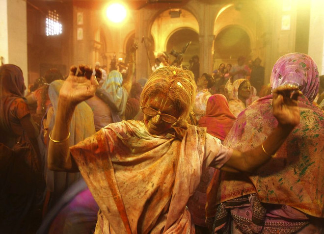 Sắc màu bao phủ Ấn Độ trong lễ hội Holi của người Hindu ảnh 3