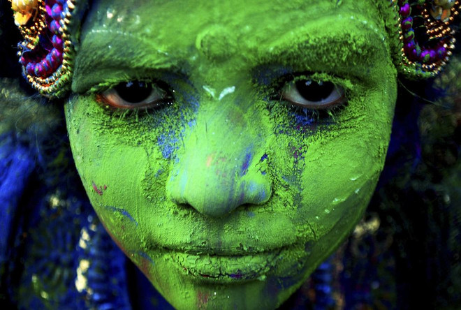 Sắc màu bao phủ Ấn Độ trong lễ hội Holi của người Hindu ảnh 1