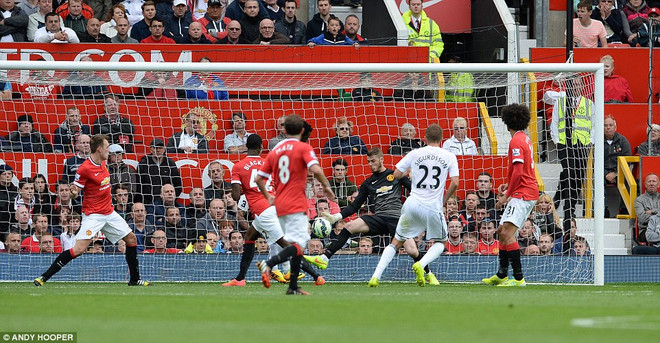 [Photo] Swansea cho M.U nếm "trái đắng" trong ngày ra quân ảnh 10