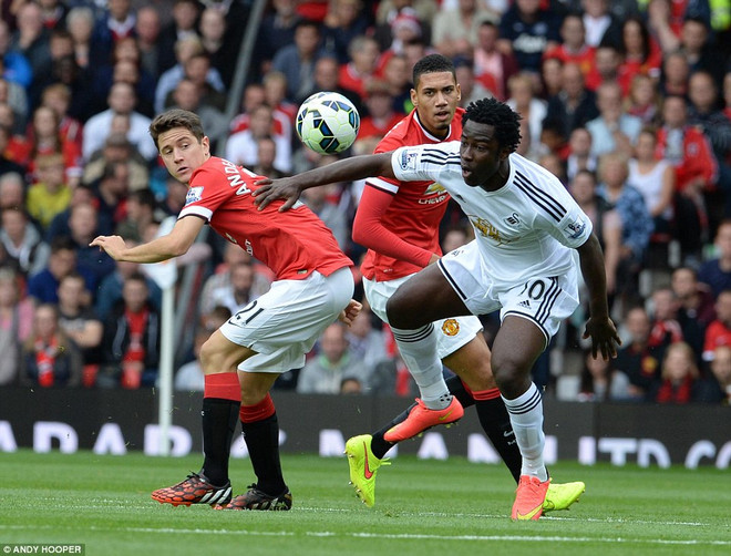 [Photo] Swansea cho M.U nếm "trái đắng" trong ngày ra quân ảnh 3