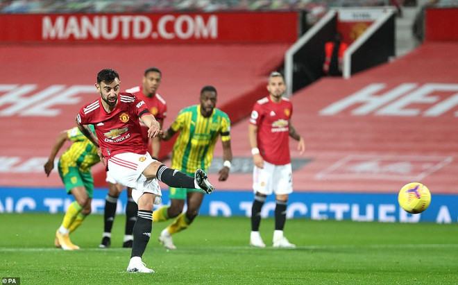 Bruno giúp M,U giành chiến thắng trên sân nhà. (Nguồn: PA) Premier League: Tottenham lên đỉnh, Old Trafford lần đầu trọn niềm vui ảnh 2