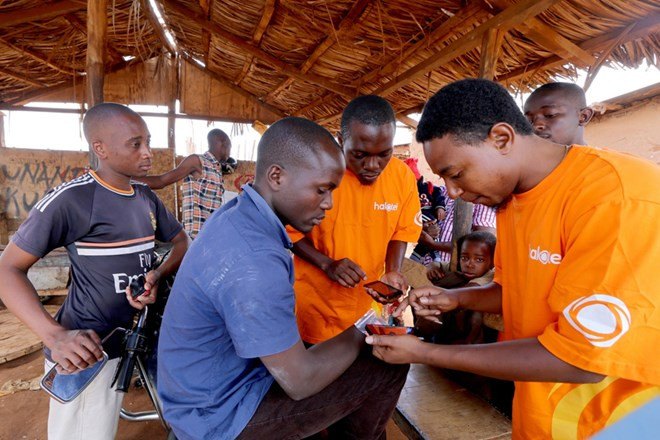 Giám đốc của Viettel tại Tanzania đã được trả tự do ngay tại tòa ảnh 1