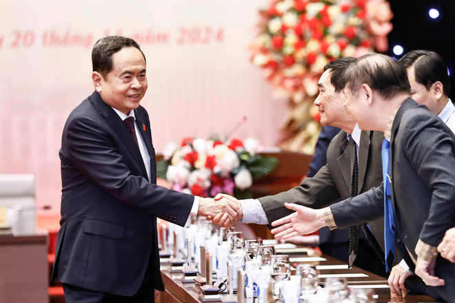 ttxvn_chu_tich_quoc_hoi_tran_thanh_man_gap_mat_dai_bieu_quoc_hoi_la_nha_giao_1.jpg