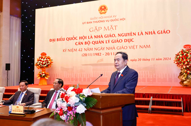 ttxvn_chu_tich_quoc_hoi_tran_thanh_man_gap_mat_dai_bieu_quoc_hoi_la_nha_giao_5.jpg