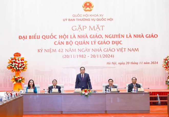 ttxvn_chu_tich_quoc_hoi_tran_thanh_man_gap_mat_dai_bieu_quoc_hoi_la_nha_giao_4.jpg