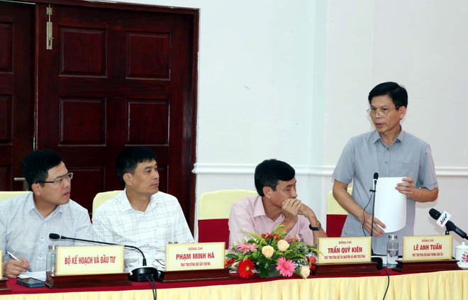 Ông Lê Anh Tuấn, Thứ trưởng Bộ Giao thông Vận tải phát biểu. (Ảnh: Trung Hiếu/TTXVN) ttxvn_pho_thu_tuong_tran_hong_ha_du_an_cao_toc_trong_khu_vuc_dbscl_2011-2.jpg