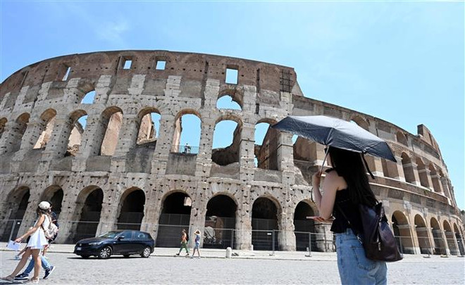 Nắng nóng gay gắt tại thủ đô Rome, Italy ngày 17/6/2022. (Ảnh: THX/TTXVN) Khả năng El Nino "tái xuất" và nhiệt độ toàn cầu sẽ tăng cao kỷ lục ảnh 1