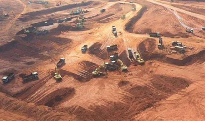 Máy móc, phương tiện tham gia thi công sân bay Long Thành. (Ảnh: Công Phong/TTXVN) Quy chế hoạt động Tổ công tác Dự án Sân bay Long Thành giai đoạn 1 ảnh 1