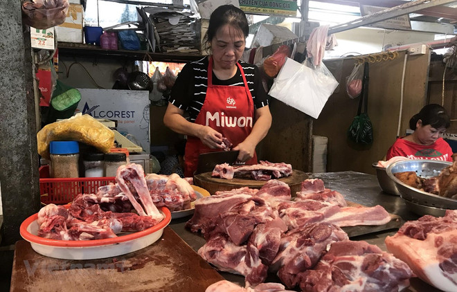 Kiểm soát an toàn thực phẩm ngay từ yếu tố đầu vào trong sản xuất, kinh doanh. (Ảnh: Việt Anh/Vietnam+) An toàn thực phẩm - tầm quan trọng sống còn với giống nòi dân tộc ảnh 2