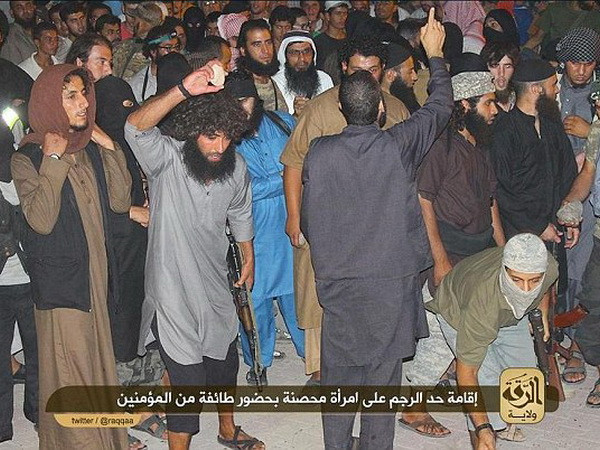 Vụ ném đá đến chết vì ngoại tình ở Syria qua lời kể của nhân chứng ảnh 1