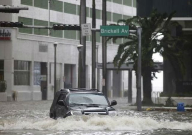 Tổng thống Mỹ ban bố tình trạng khẩn cấp do bão nhiệt đới Lane ảnh 1