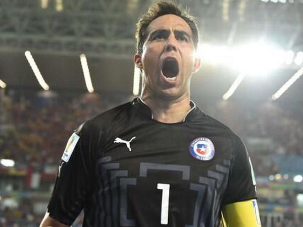 "Kẻ thù" của đội tuyển Tây Ban Nha cập bến Barcelona ảnh 1