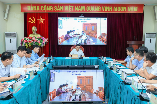 Bộ trưởng Bộ Giao thông Vận tải Nguyễn Văn Thắng chỉ đạo tại cuộc họp về công tác giải ngân vốn đầu tư công năm 2024, 2025 và thực hiện kế hoạch đầu tư công trung hạn 2021-2025. (Ảnh: PV/Vietnam+) bo truong giao thong 1.jpg