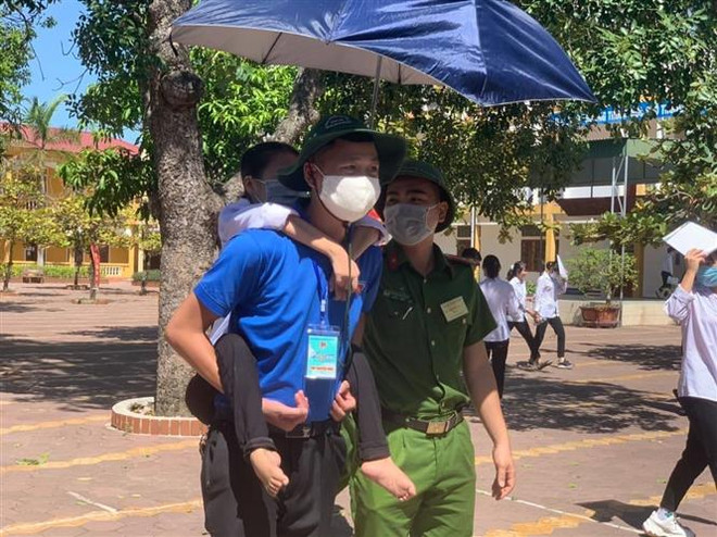 Ngày thi đầu tiên: Thực hiện nghiêm túc công tác phòng, chống COVID-19 ảnh 1