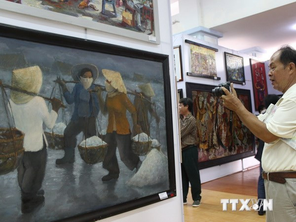 TP.HCM giới thiệu bộ sưu tập tranh sơn dầu từ năm 1987 đến nay ảnh 1