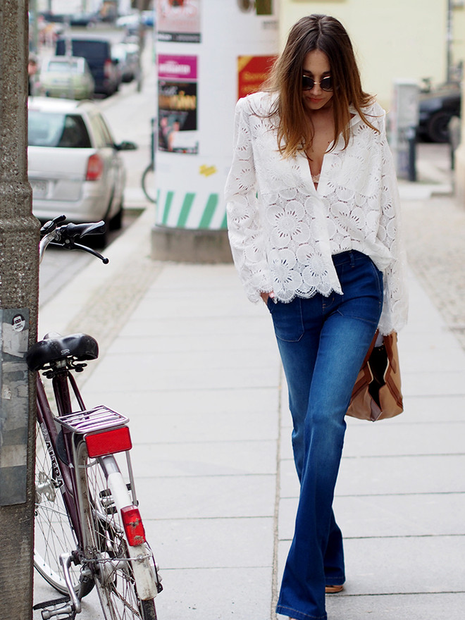 8 cách mặc Flare Jeans dạo phố giúp bạn sành điệu như sao ảnh 11