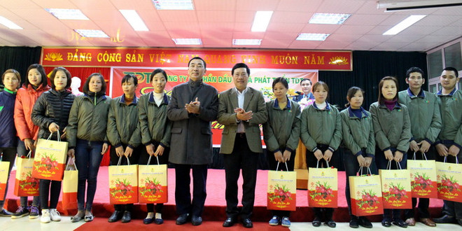 Phó Thủ tướng tặng quà gia đình chính sách tại Thái Nguyên ảnh 1