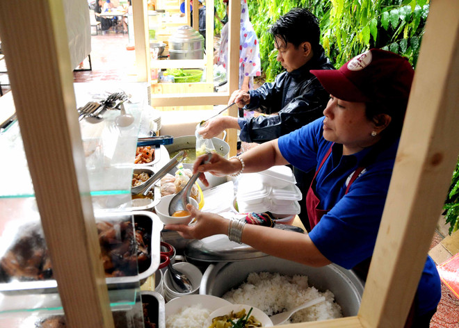 [Photo] TP.HCM khai trương phố ẩm thực hàng rong thứ hai ảnh 3