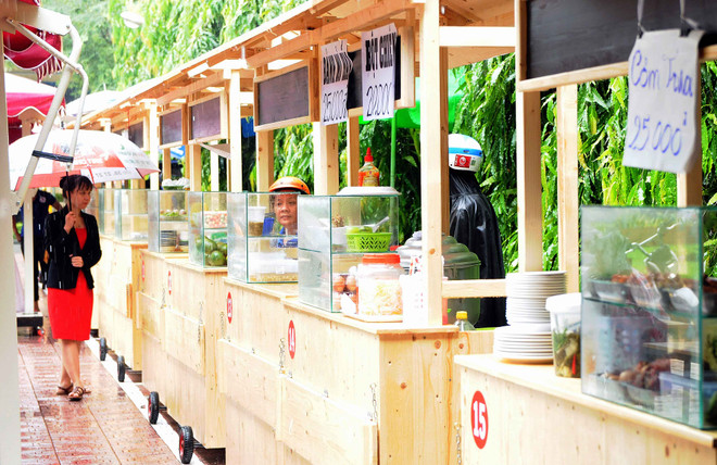 [Photo] TP.HCM khai trương phố ẩm thực hàng rong thứ hai ảnh 4