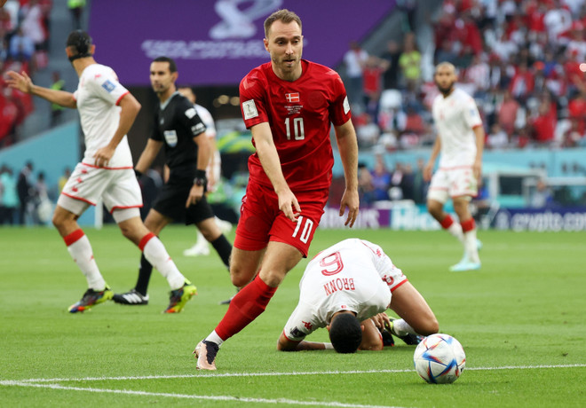 Đan Mạch và Tunisia bất phân thắng bại trong ngày ra quân ảnh 1