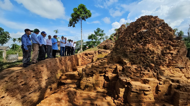 TTXVN_0910 thap doi Lieu Coc Thua Thien Hue.jpg