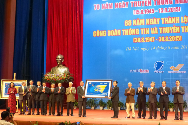 Phát hành bộ tem kỷ niệm 70 năm truyền thống ngành Bưu điện ảnh 1