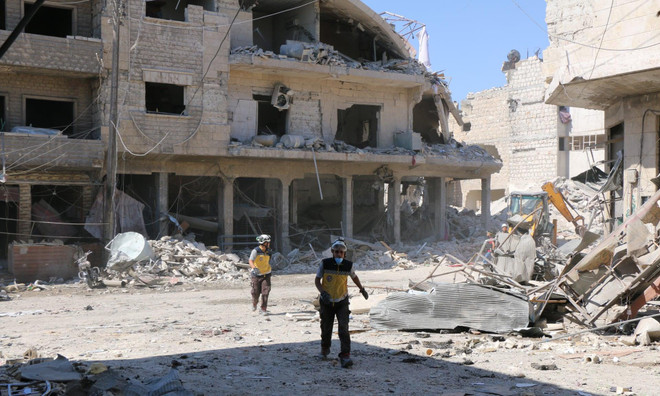 Cảnh đổ nát tại Idlib sau các vụ tấn công. (Nguồn: Reuters) Nga bố trí các quân nhân đồn trú trên bộ ở vùng Idlib của Syria ảnh 1
