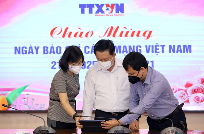 Trưởng ban Tuyên giáo TW chúc mừng TTXVN nhân ngày Báo chí ảnh 2