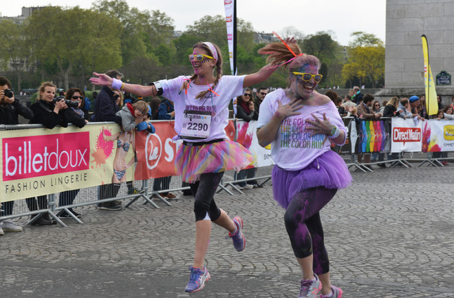 [Photo] Cuộc thi chạy màu sắc cực kỳ độc đáo tại Pháp ảnh 1